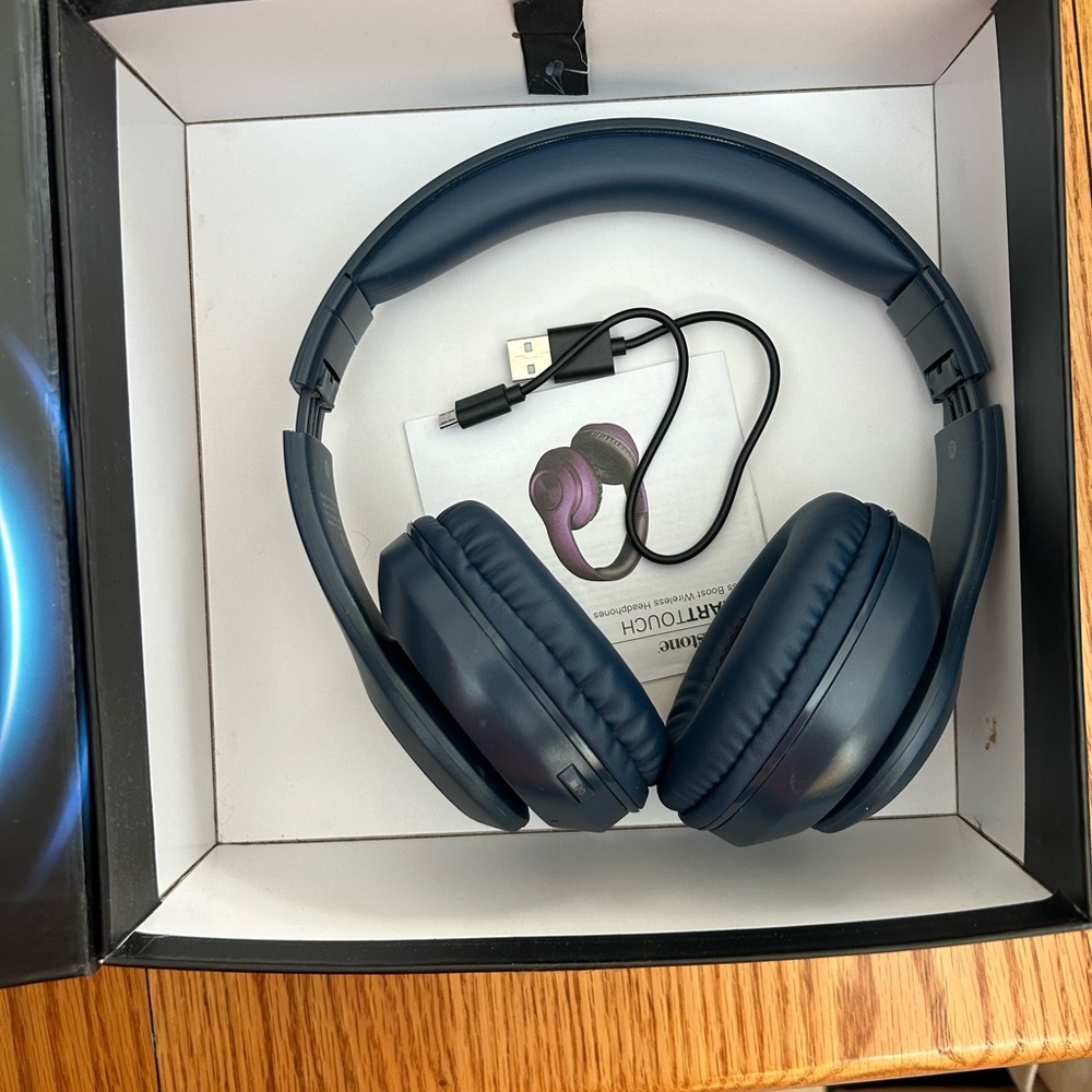 Brookstone SmartTouch Wireless Headphones - Blue - Picture 6 of 7